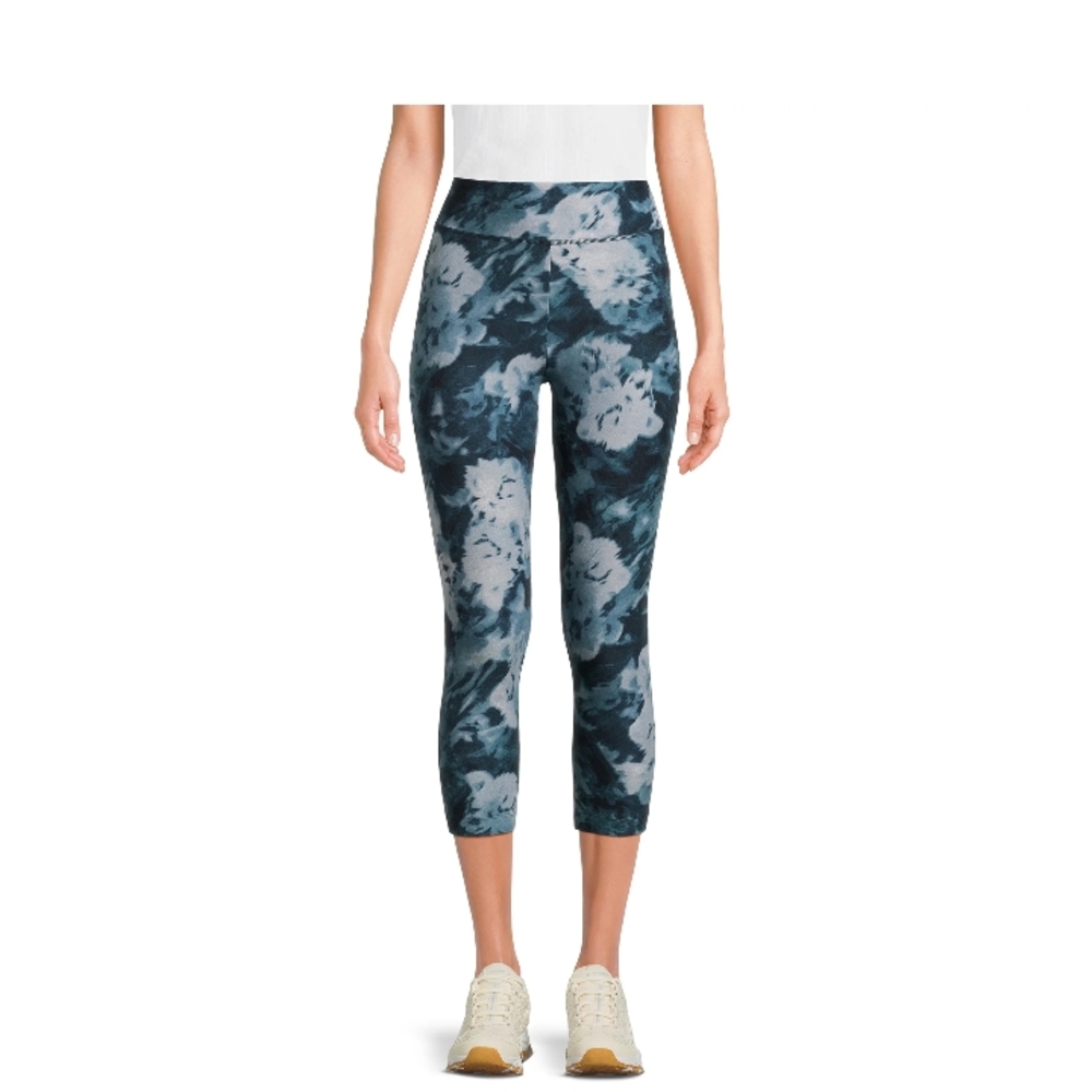 Stylish Blue Tie-Dye Women's Capri Leggings.